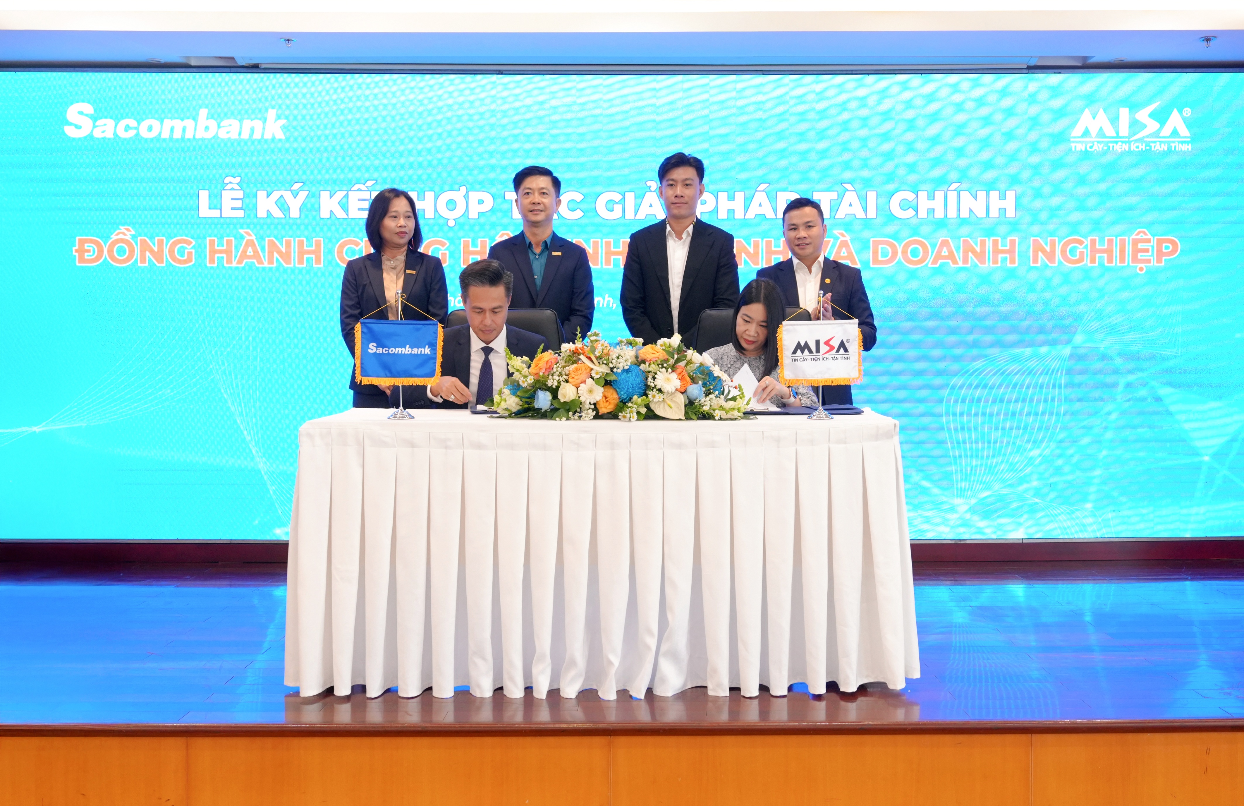 Đại diện Sacombank và MISA tham gia lễ kết kết hợp tác chiến lược Đại diện Sacombank và MISA tham gia lễ kết kết hợp tác chiến lược
