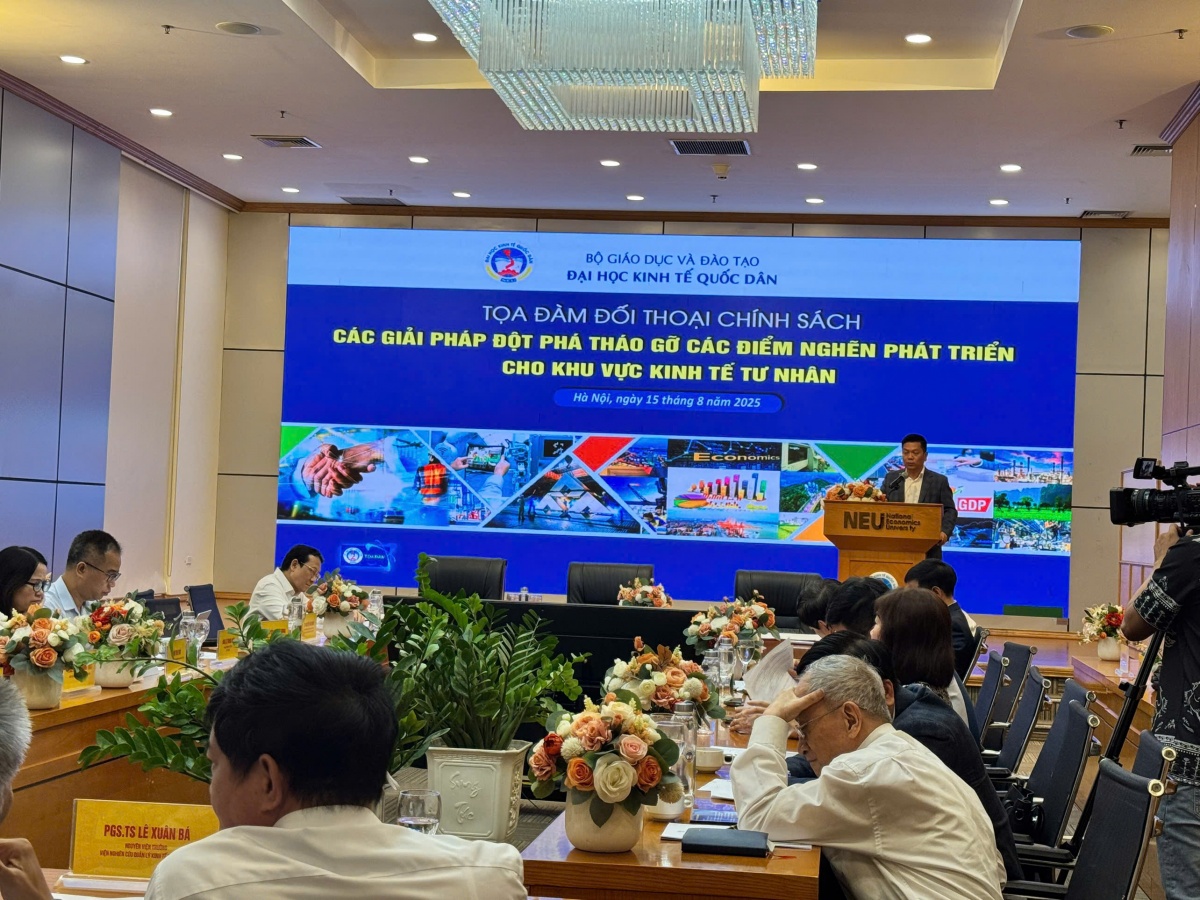 GS.TS Nguyễn Thành Hiếu, Phó Giám đốc Đại học Kinh tế Quốc dân.