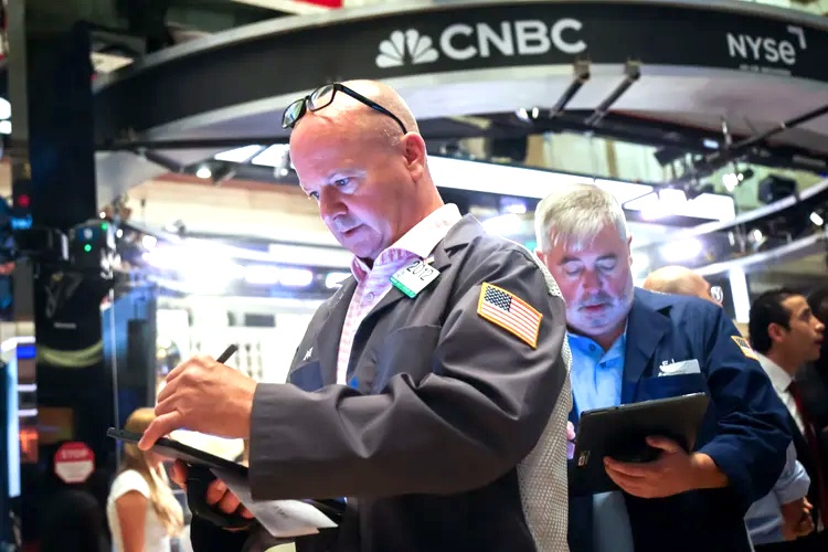 Phố Wall kết thúc tuần tăng điểm bất chấp nhóm công nghệ chùng lại