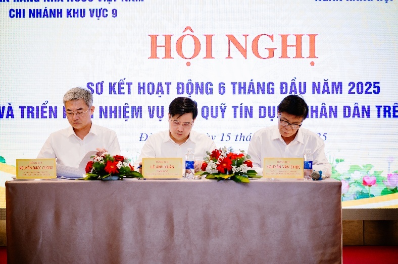 Đại diện Lãnh đạo NHNN KV9 và Lãnh đạo Ngân hàng Hợp tác xã VN  chủ trì Hội nghị