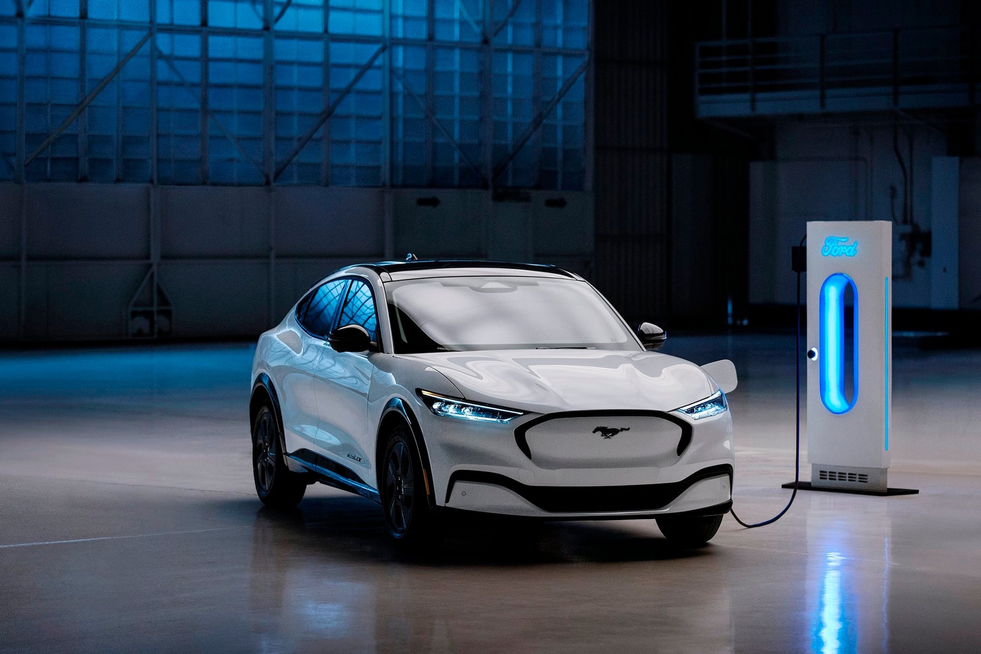 Mustang Mach-E – tân binh xe điện hiệu suất cao của Ford ra mắt thị trường Việt