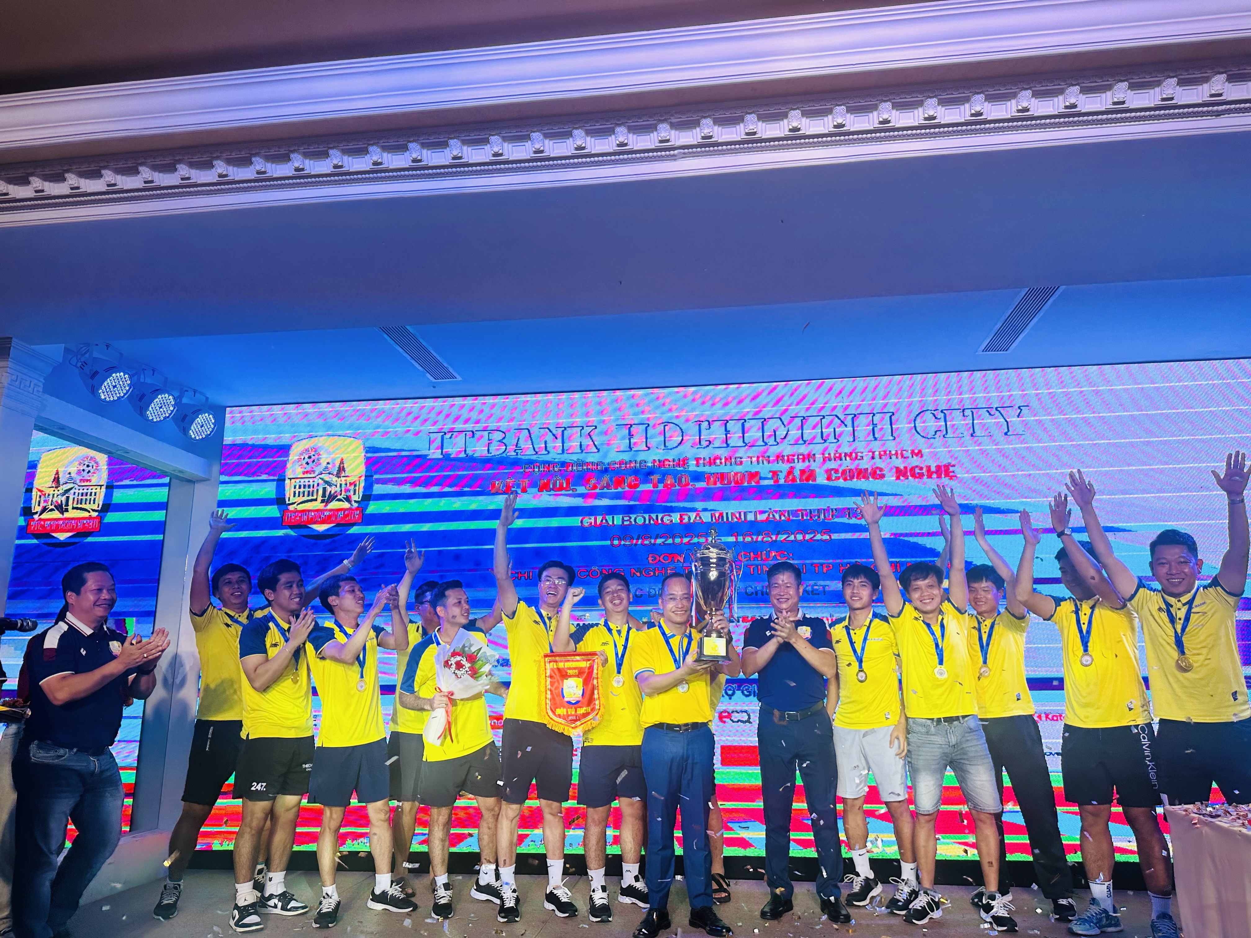 Nam A Bank đăng quang ngôi vô địch giải bóng đá “ITBank Hochiminh City 2025”