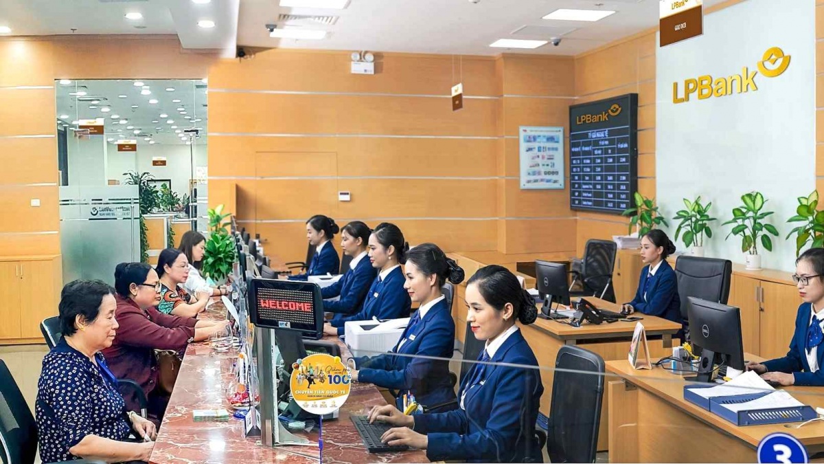 LPBank tăng trưởng tín dụng 11,2% nửa đầu 2025, lợi nhuận gần 6.200 tỷ đồng khẳng định sức bật LPBank tăng trưởng tín dụng 11,2% nửa đầu 2025, lợi nhuận gần 6.200 tỷ đồng khẳng định sức bật