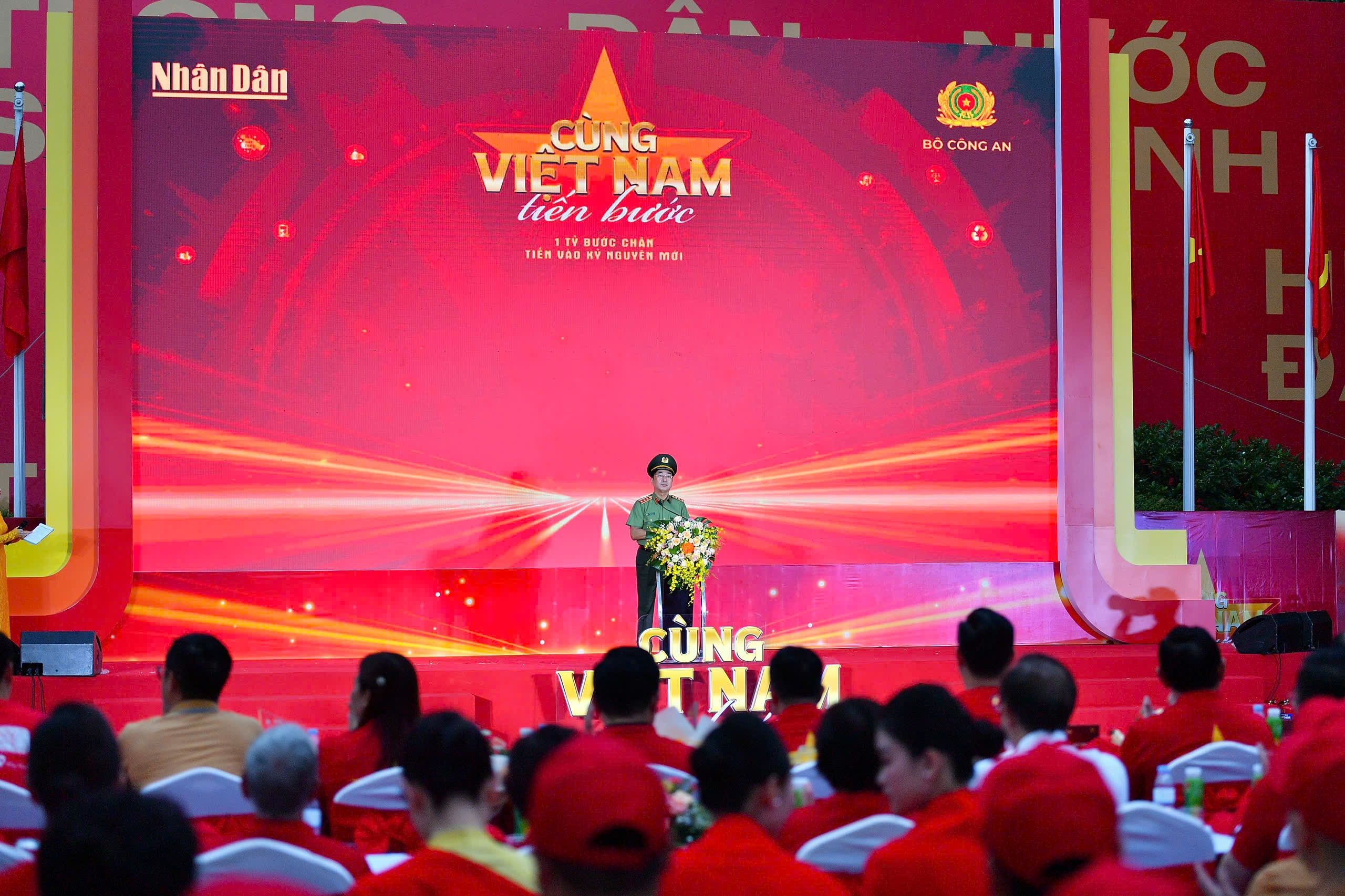 Hơn 20.000 người Vietcombank hòa nhịp “cùng Việt Nam tiến bước”