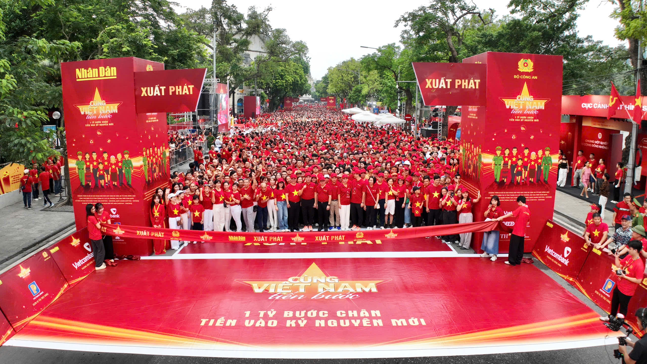 Hơn 20.000 người Vietcombank hòa nhịp “cùng Việt Nam tiến bước”