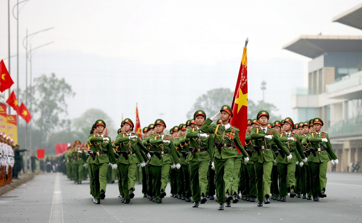 Lực lượng Công an nhân dân luôn đóng vai trò nòng cốt trong thực hiện nhiệm vụ bảo vệ an ninh quốc gia, bảo đảm trật tự, an toàn xã hội Lực lượng Công an nhân dân luôn đóng vai trò nòng cốt trong thực hiện nhiệm vụ bảo vệ an ninh quốc gia, bảo đảm trật tự, an toàn xã hội