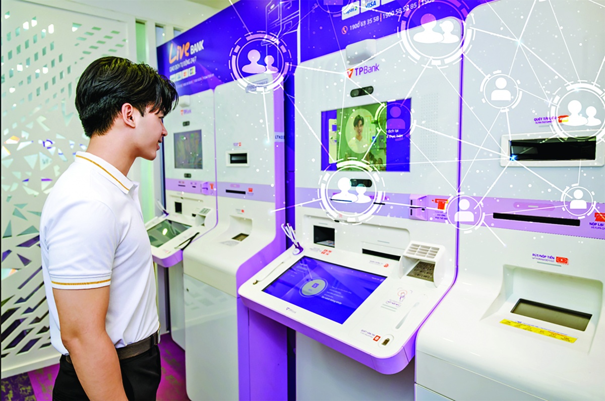 TPBank là ngân hàng đầu tiên tại Việt Nam vận hành mô hình ngân hàng tự động toàn diện với LiveBank TPBank là ngân hàng đầu tiên tại Việt Nam vận hành mô hình ngân hàng tự động toàn diện với LiveBank
