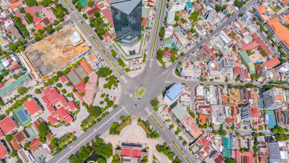 Dự án nằm gần ngã sáu trung tâm Huế, từ đây dễ dàng tỏa đi mọi hướng kết nối các khu vực quan trọng và tiện ích đẳng cấp của thành phố.