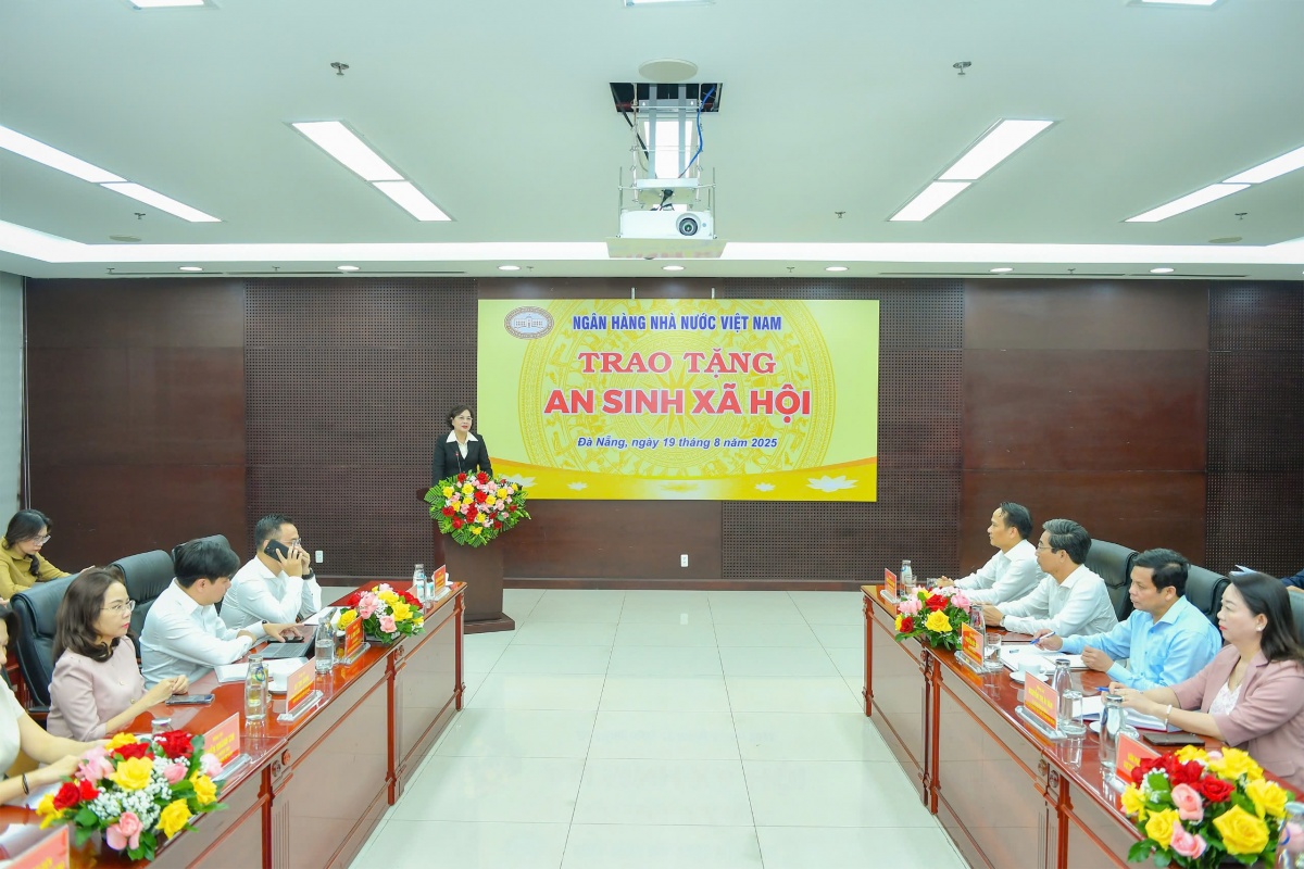 NHNN trao tặng 10 tỷ đồng an sinh xã hội cho 3 địa phương miền Trung