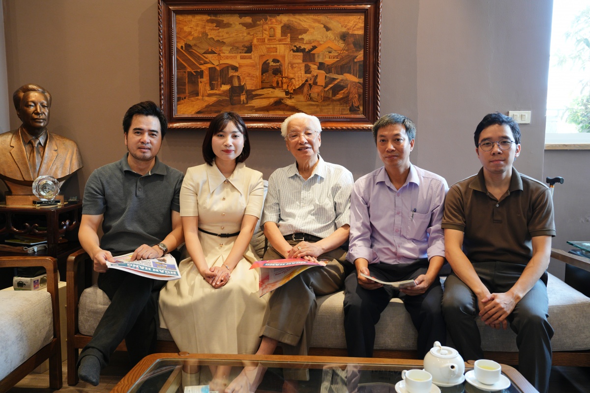 Nguyên Thống đốc NHNN Cao Sỹ Kiêm và thế hệ trẻ Thời báo Ngân hàng