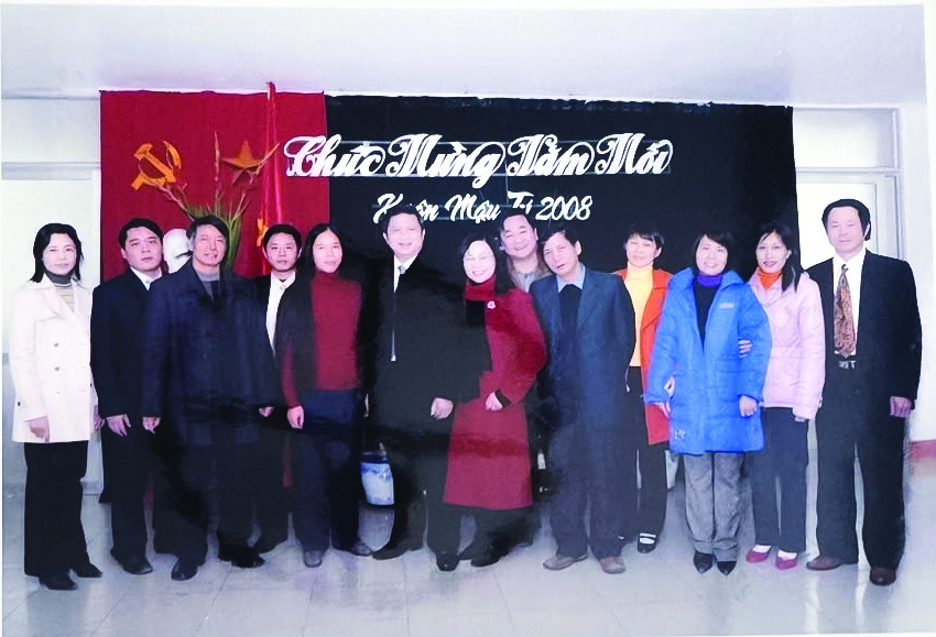 Nguyên Thống đốc Nguyễn Văn Giàu thăm và chúc tết cán bộ, phóng viên Thời báo Ngân hàng năm 2008