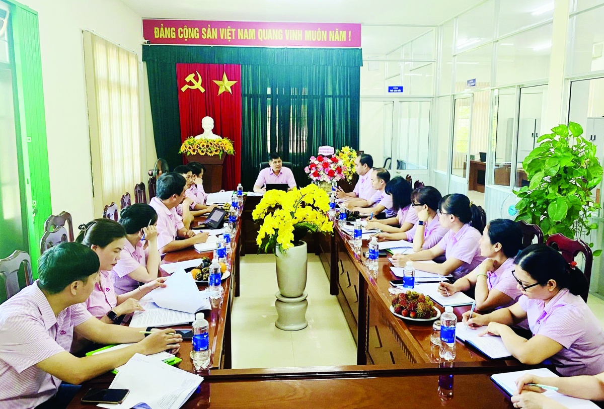 Duy trì ổn định hoạt động tín dụng CSXH, giúp giữ vững niềm tin của người dân vào chính quyền và hệ thống chính trị Duy trì ổn định hoạt động tín dụng CSXH, giúp giữ vững niềm tin của người dân vào chính quyền và hệ thống chính trị