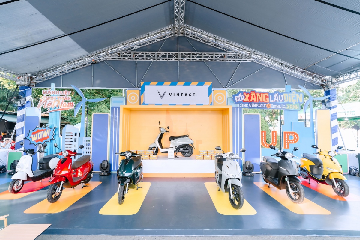 Khách hàng mua xe máy điện VinFast sẽ được tặng 10% giá xe Khách hàng mua xe máy điện VinFast sẽ được tặng 10% giá xe