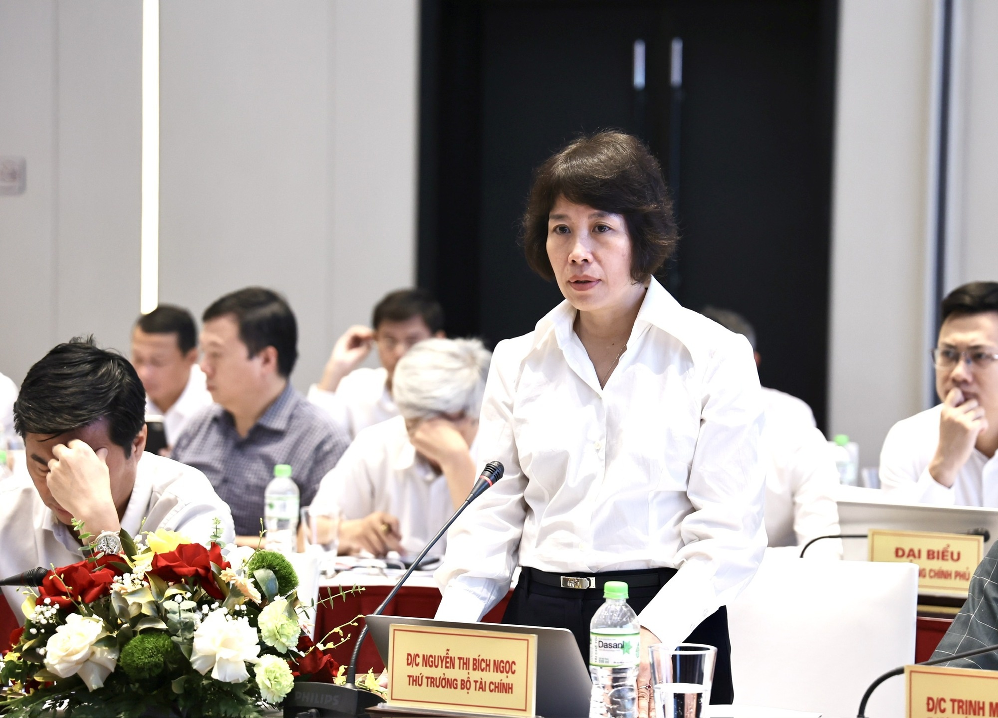 Thứ trưởng Bộ Tài chính Nguyễn Thị Bích Ngọc phát biểu tại buổi làm việc - Ảnh: VGP/Thu Sa