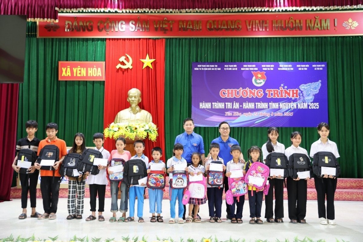 Hành trình tri ân - Hành trình tình nguyện năm 2025 nơi mảnh đất Hà Tĩnh anh hùng Hành trình tri ân - Hành trình tình nguyện năm 2025 nơi mảnh đất Hà Tĩnh anh hùng