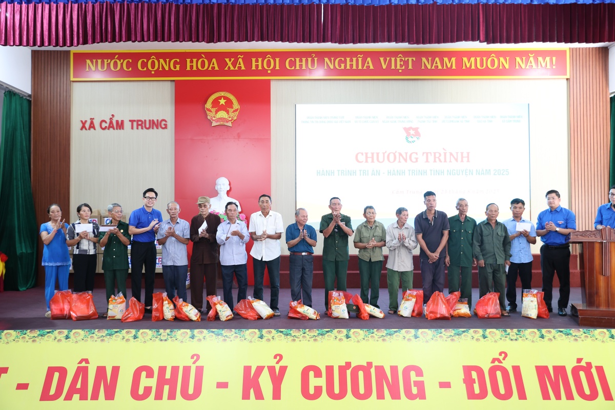 Hành trình tri ân - Hành trình tình nguyện năm 2025 nơi mảnh đất Hà Tĩnh anh hùng Hành trình tri ân - Hành trình tình nguyện năm 2025 nơi mảnh đất Hà Tĩnh anh hùng