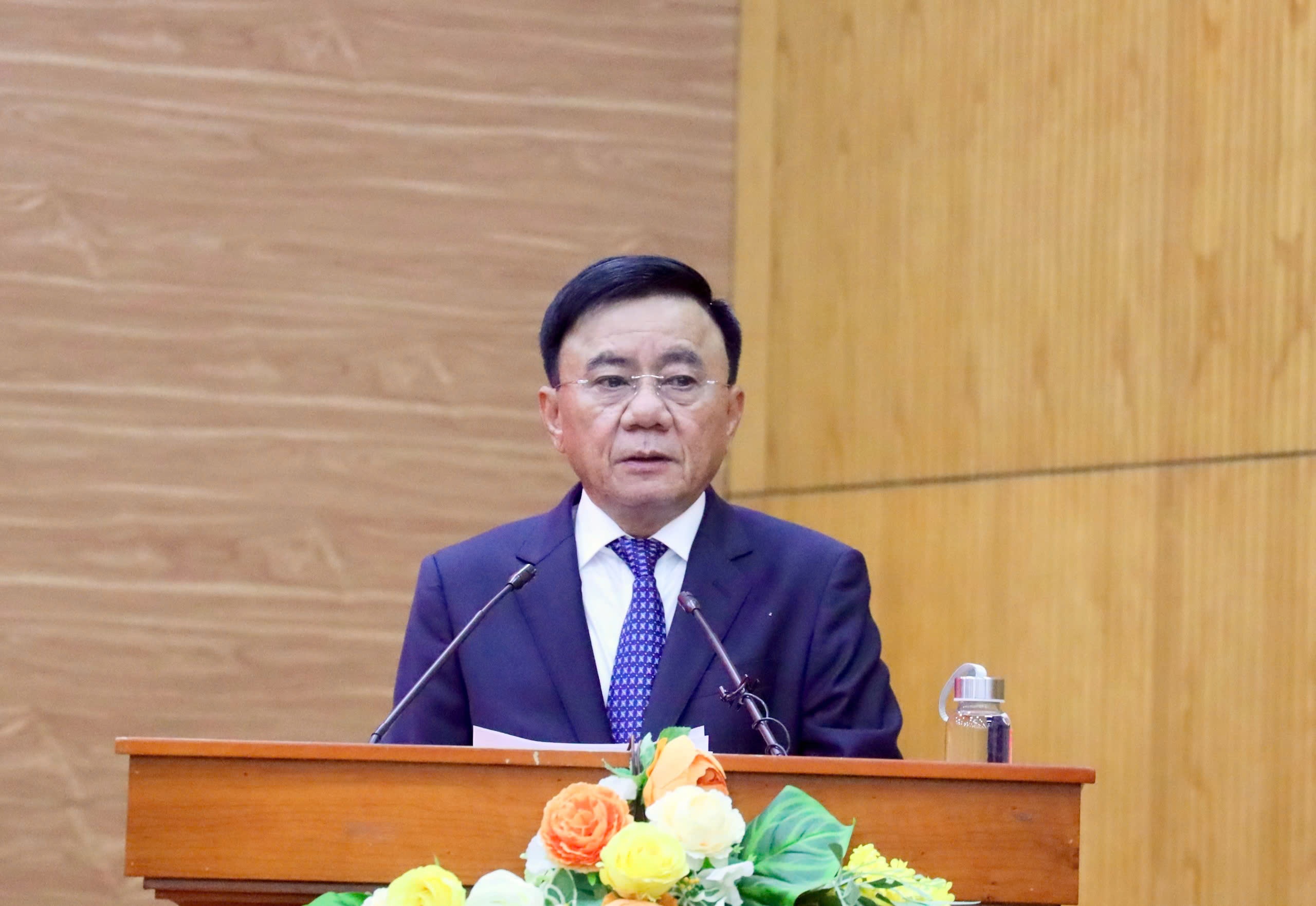 Đồng chí Trần Cẩm Tú, Ủy viên Bộ Chính trị, Thường trực Ban Bí thư phát biểu tại Hội nghị