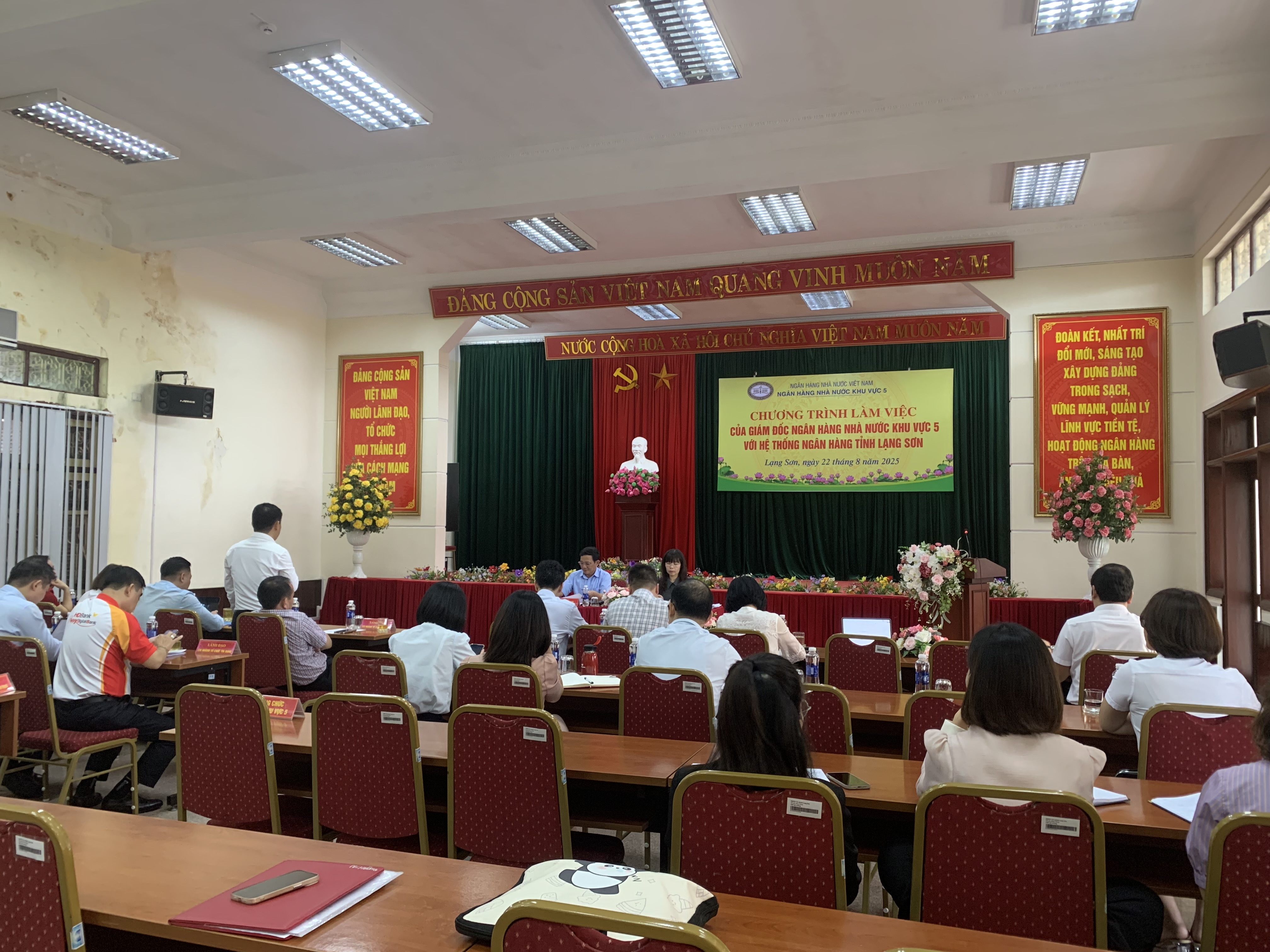 NHNN Khu vực 5: Hoạt động ngân hàng an toàn, hiệu quả, phát huy những đặc thù NHNN Khu vực 5: Hoạt động ngân hàng an toàn, hiệu quả, phát huy những đặc thù