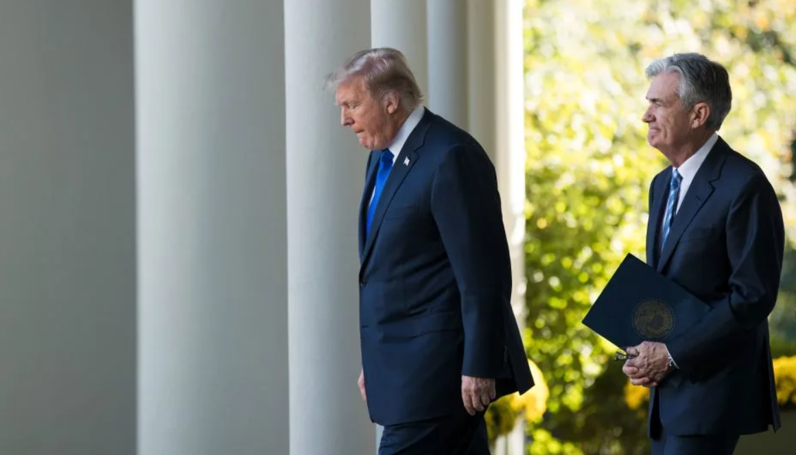Tổng thống Donald Trump đi cùng người được ông đề cử vào vị trí chủ tịch Cục Dự trữ Liên bang, Jerome Powell