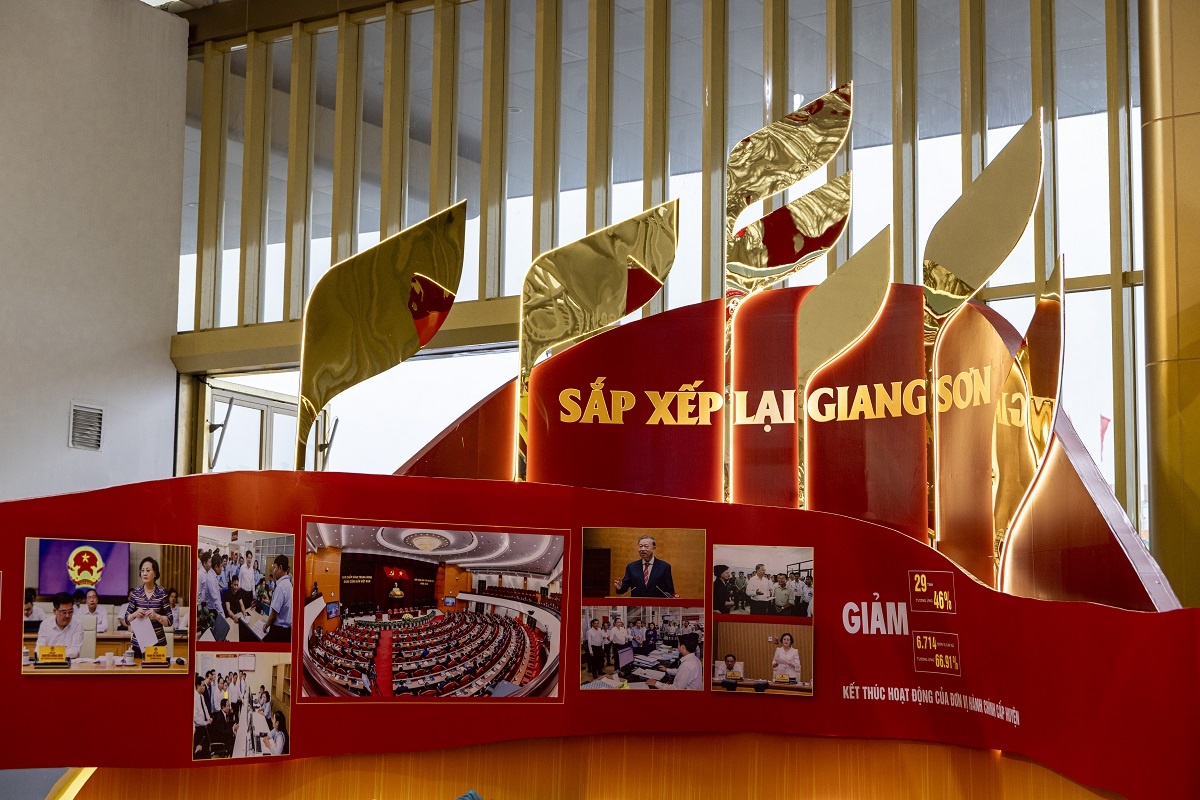 Các khu trưng bày đều được thi công hoành tráng, rực rỡ màu Quốc kỳ Các khu trưng bày đều được thi công hoành tráng, rực rỡ màu Quốc kỳ