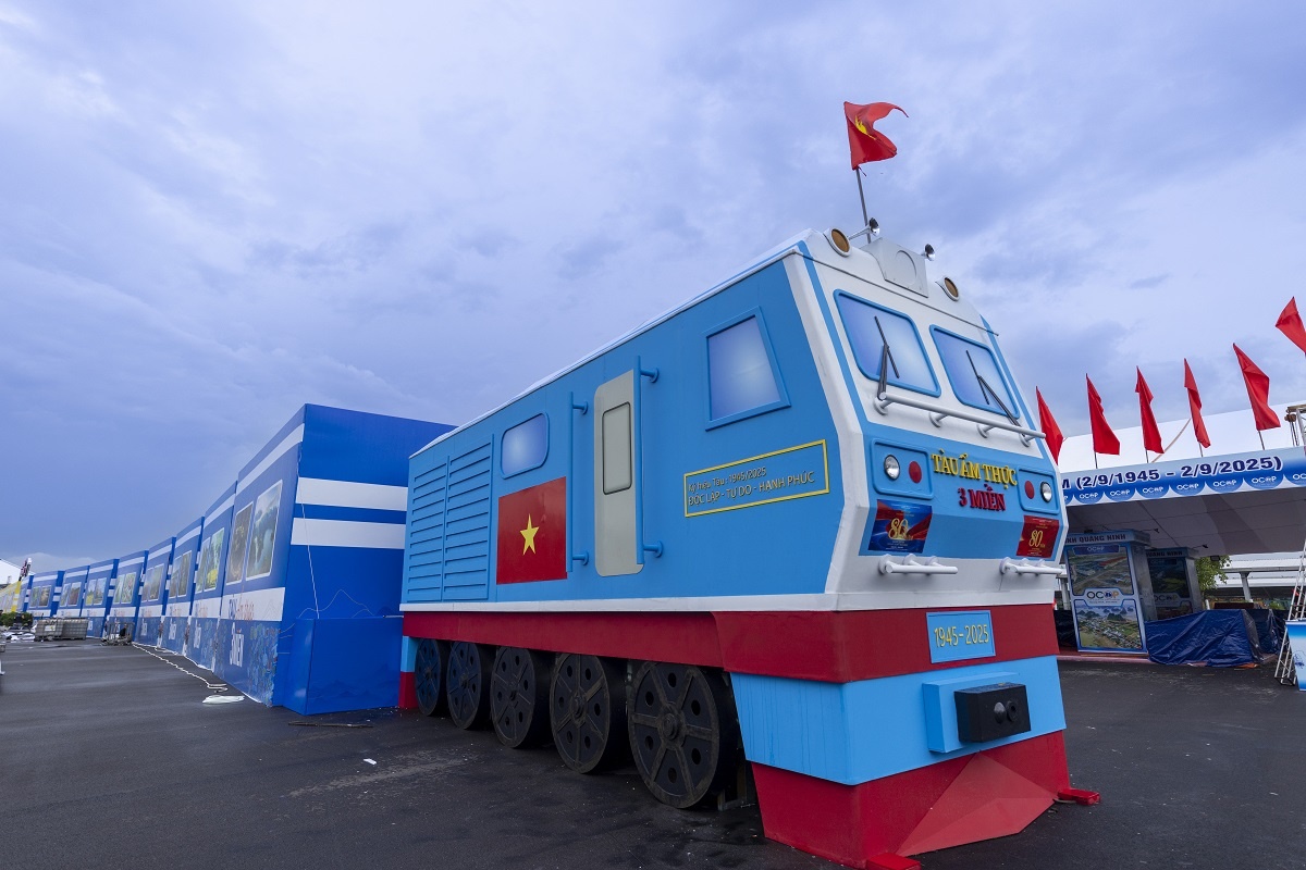 Đoàn tàu ẩm thực Bắc - Nam phục vụ đặc sản 3 miền Đoàn tàu ẩm thực Bắc - Nam phục vụ đặc sản 3 miền