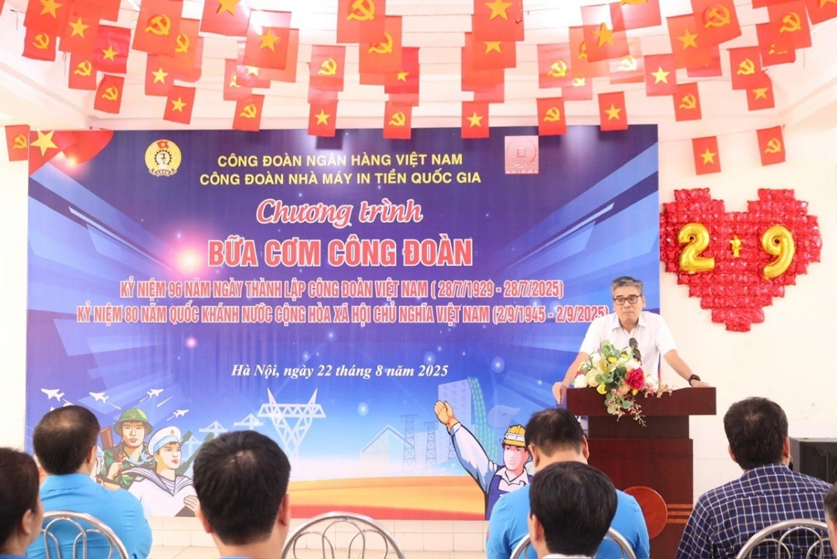 Đồng chí Nguyễn Đức Cường – Bí thư Đảng ủy, Chủ tịch Hội đồng thành viên phát biểu tại Chương trình