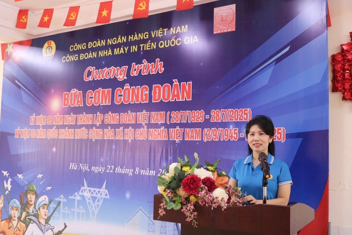 Đồng chí Phan Thị Hồng Thắm – Phó Tổng giám đốc, Chủ tịch Công đoàn Nhà máy phát biểu tại Chương trình