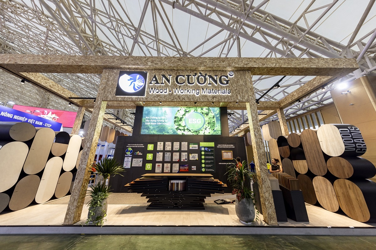 Nhà triển lãm Kim Quy trưng bày thành tựu của các bộ ban ngành, 34 tỉnh thành và hàng trăm doanh nghiệp Nhà triển lãm Kim Quy trưng bày thành tựu của các bộ ban ngành, 34 tỉnh thành và hàng trăm doanh nghiệp