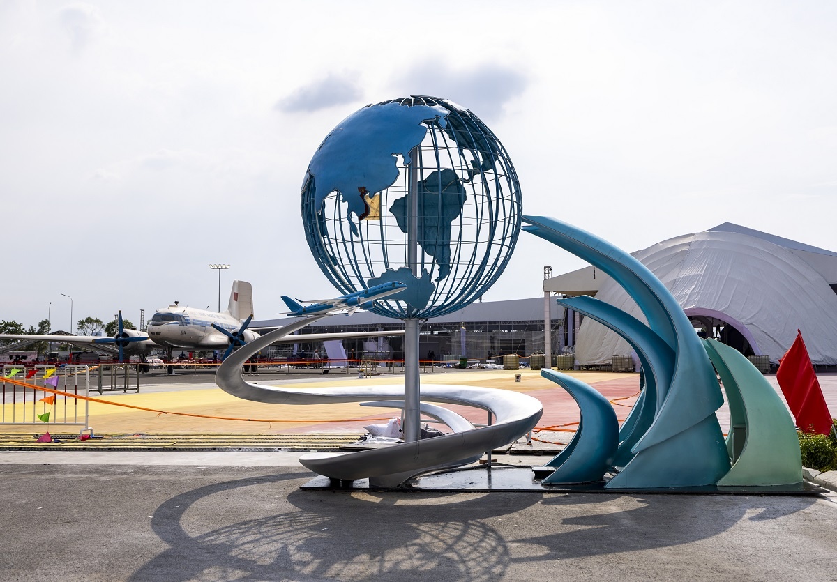 Các khu trưng bày ngoài trời tại không gian Sân Đông, Sân Tây, Sân Nam Các khu trưng bày ngoài trời tại không gian Sân Đông, Sân Tây, Sân Nam