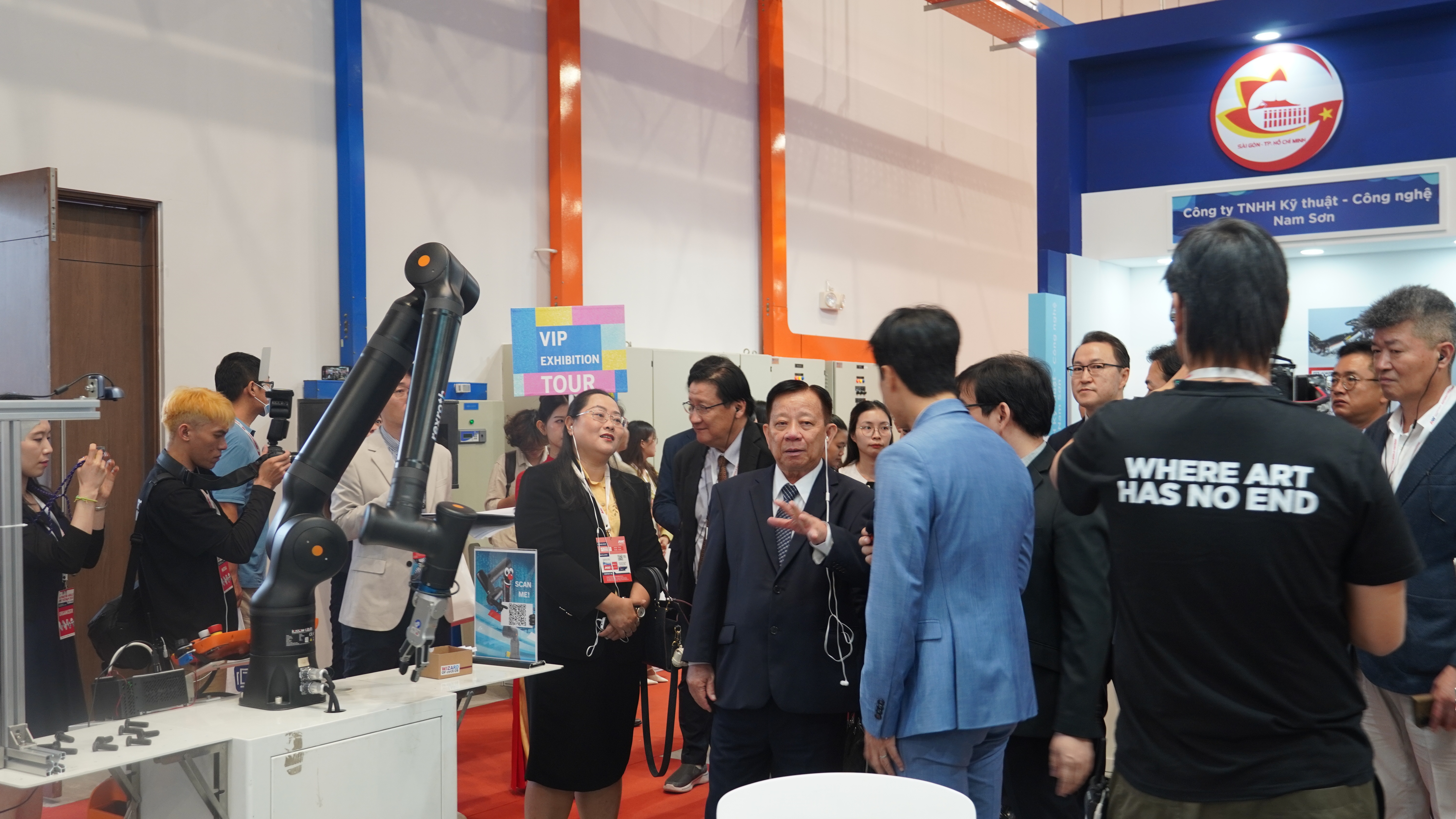 Khách tham quan gian hàng của Bosch Rexroth tại sự kiện