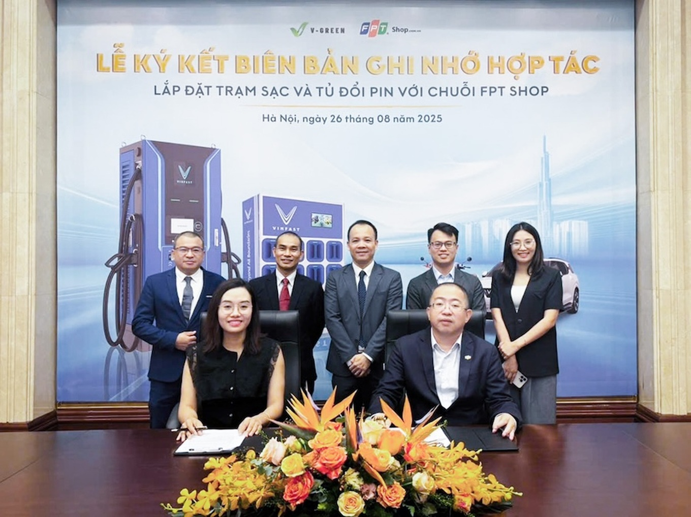 V-Green hợp tác FPT Retail triển khai hàng nghìn điểm sạc và đổi pin xe điện V-Green hợp tác FPT Retail triển khai hàng nghìn điểm sạc và đổi pin xe điện