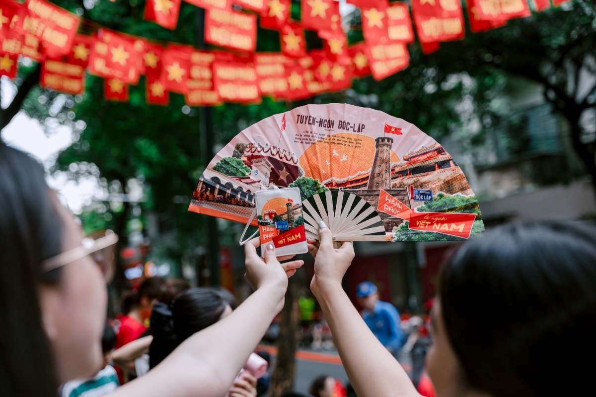 Người dân đổ về photobooth SHB, khoảnh khắc mừng Quốc khánh thêm rộn ràng