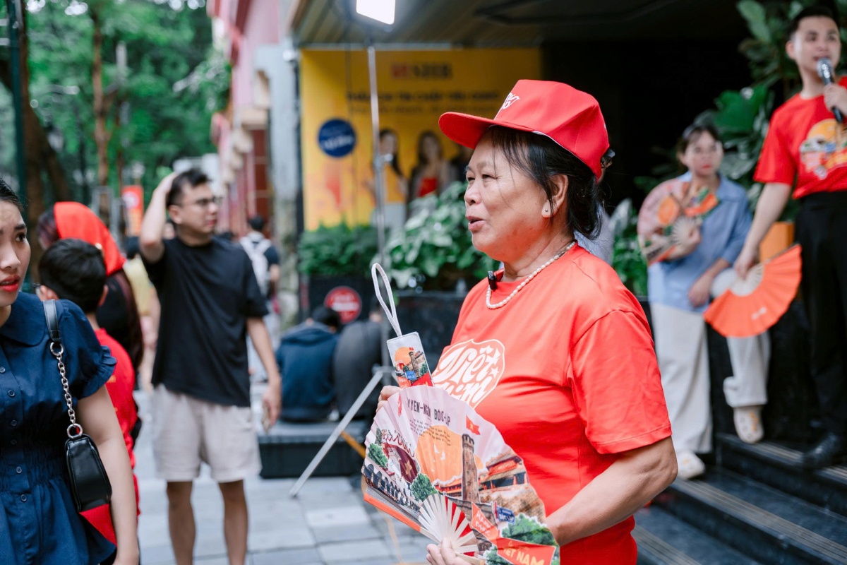 Người dân đổ về photobooth SHB, khoảnh khắc mừng Quốc khánh thêm rộn ràng