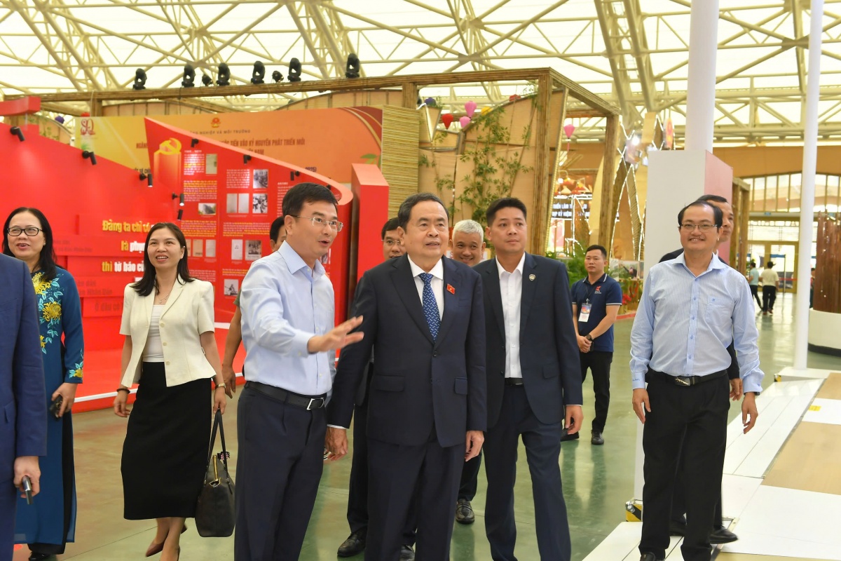 Khai mạc gian không gian triển lãm “Ngành Ngân hàng Việt Nam - Tự hào quá khứ, vững vàng hiện tại, kiến tạo tương lai” Khai mạc gian không gian triển lãm “Ngành Ngân hàng Việt Nam - Tự hào quá khứ, vững vàng hiện tại, kiến tạo tương lai”