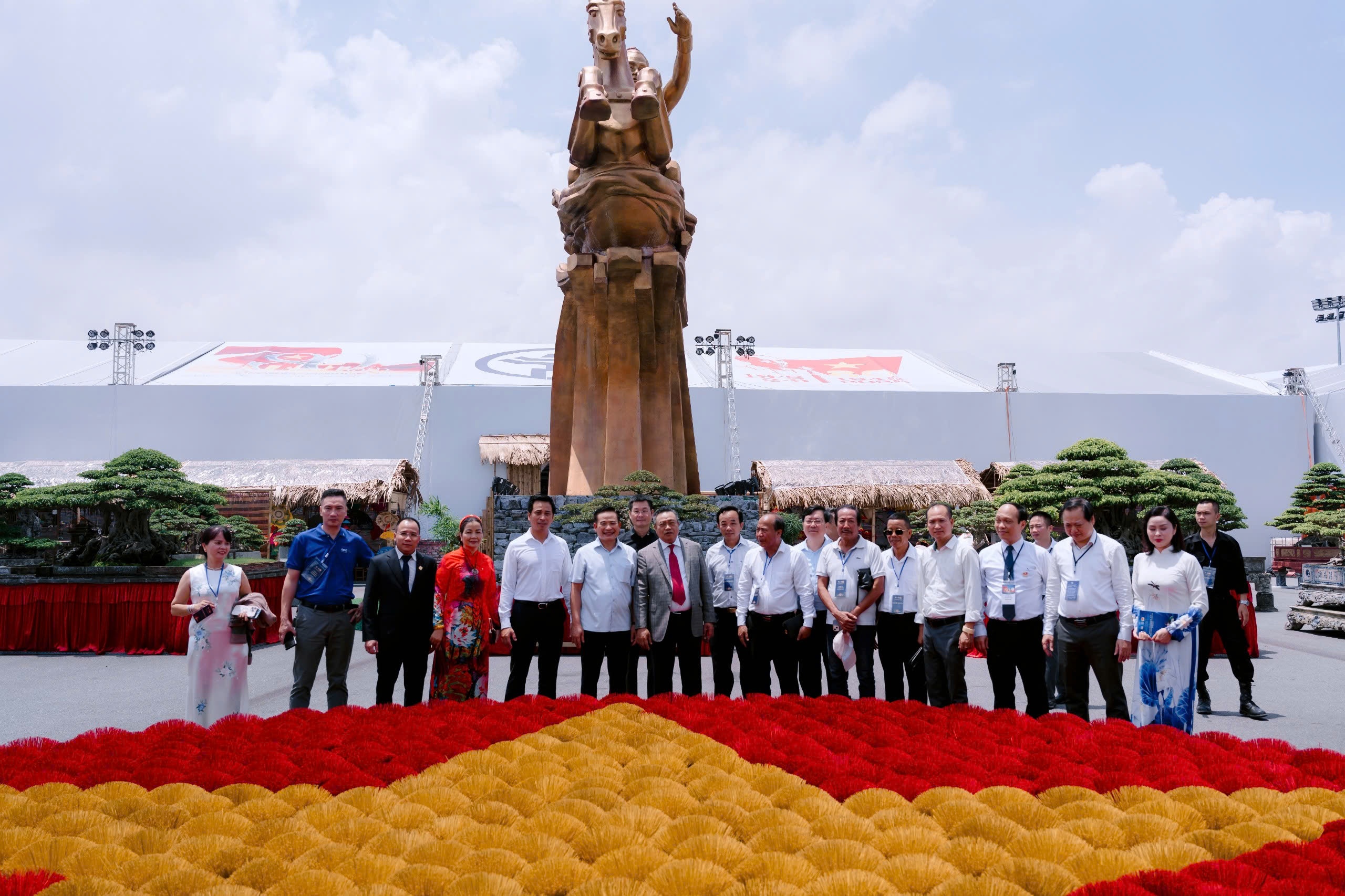 Đây cũng là dịp để khẳng định một Thủ đô bản lĩnh, văn minh, sáng tạo, sẵn sàng đồng hành cùng đất nước trên con đường hội nhập và phát triển”. Đây cũng là dịp để khẳng định một Thủ đô bản lĩnh, văn minh, sáng tạo, sẵn sàng đồng hành cùng đất nước trên con đường hội nhập và phát triển”.