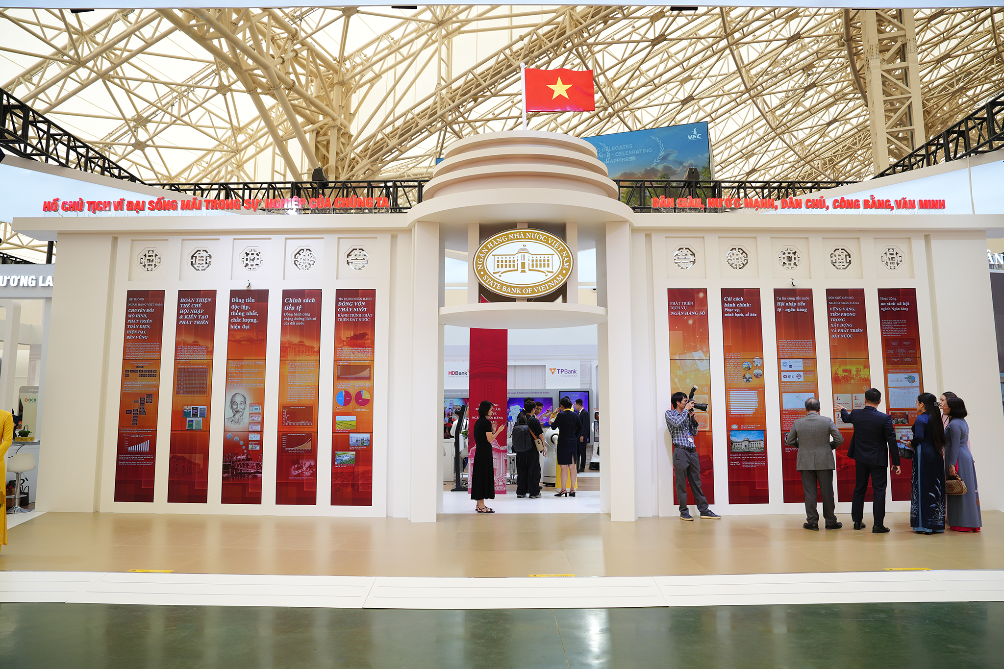 Ấn tượng gian triển lãm ngành Ngân hàng tại Triển lãm thành tựu Đất nước 