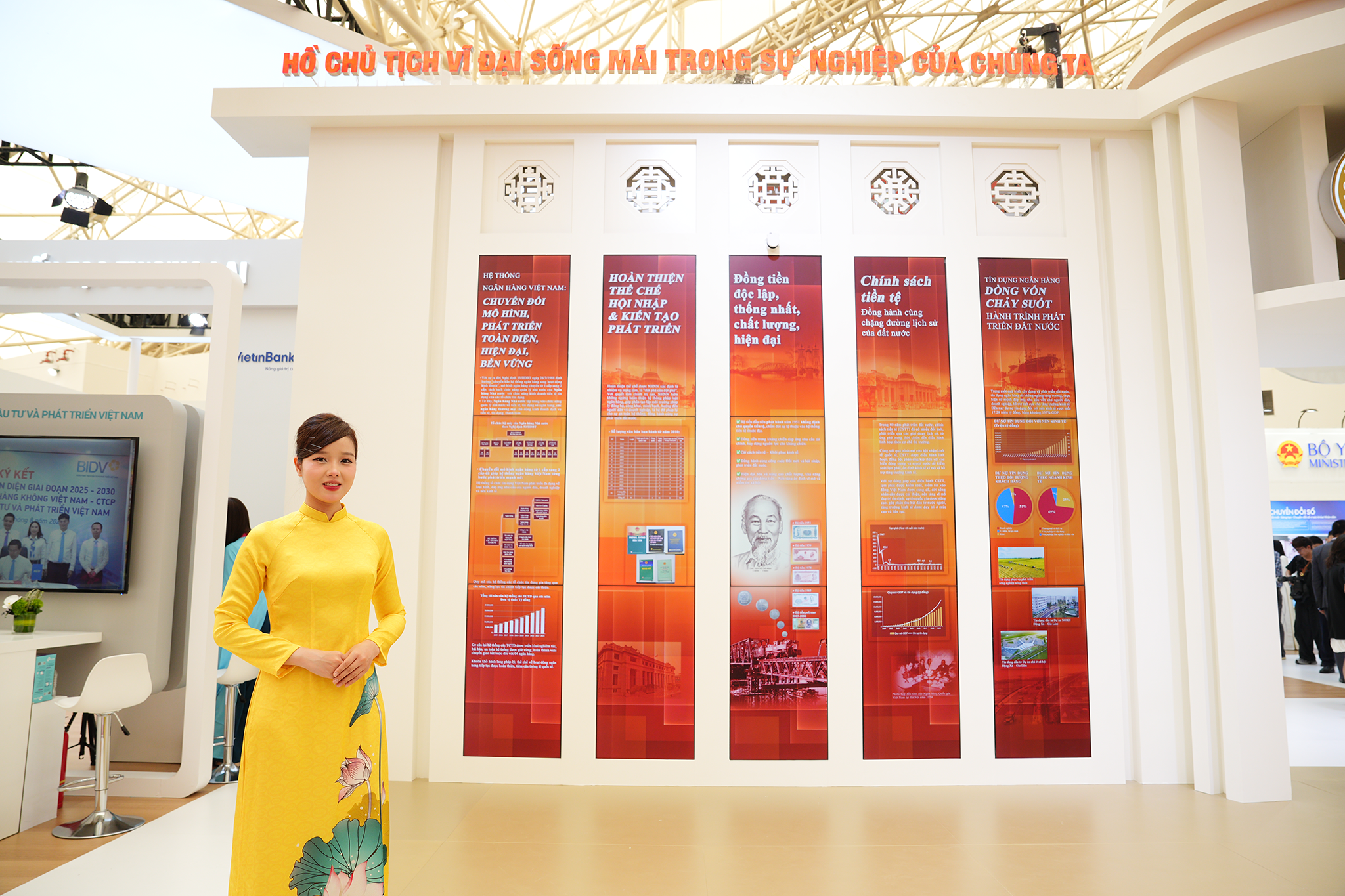 Ấn tượng gian triển lãm ngành Ngân hàng tại Triển lãm thành tựu Đất nước 