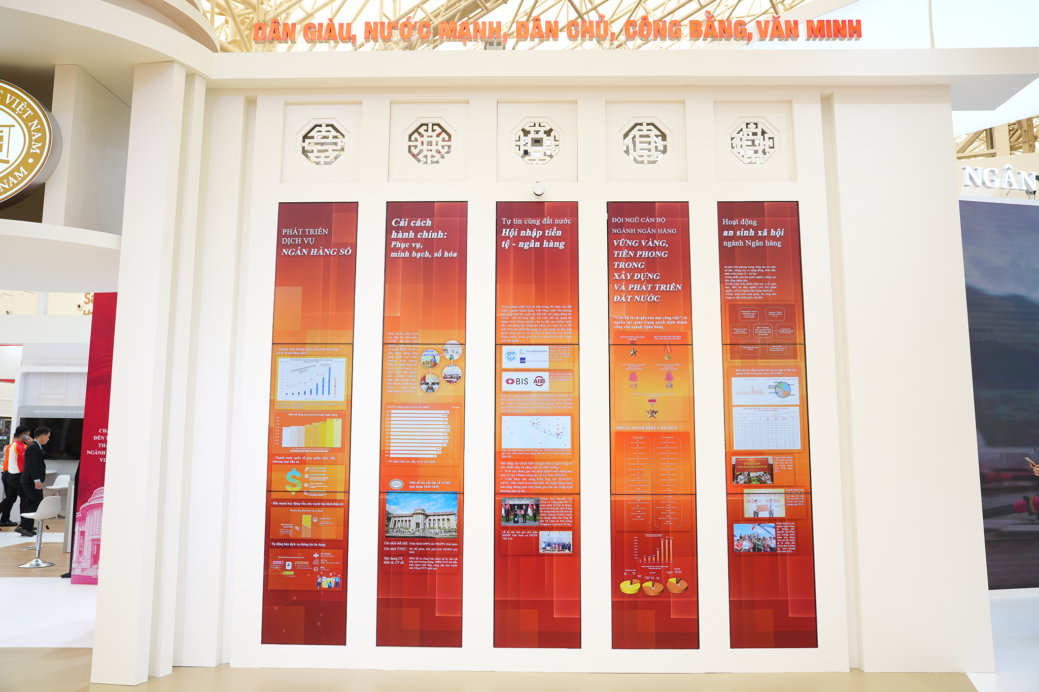Ấn tượng gian triển lãm ngành Ngân hàng tại Triển lãm thành tựu Đất nước 