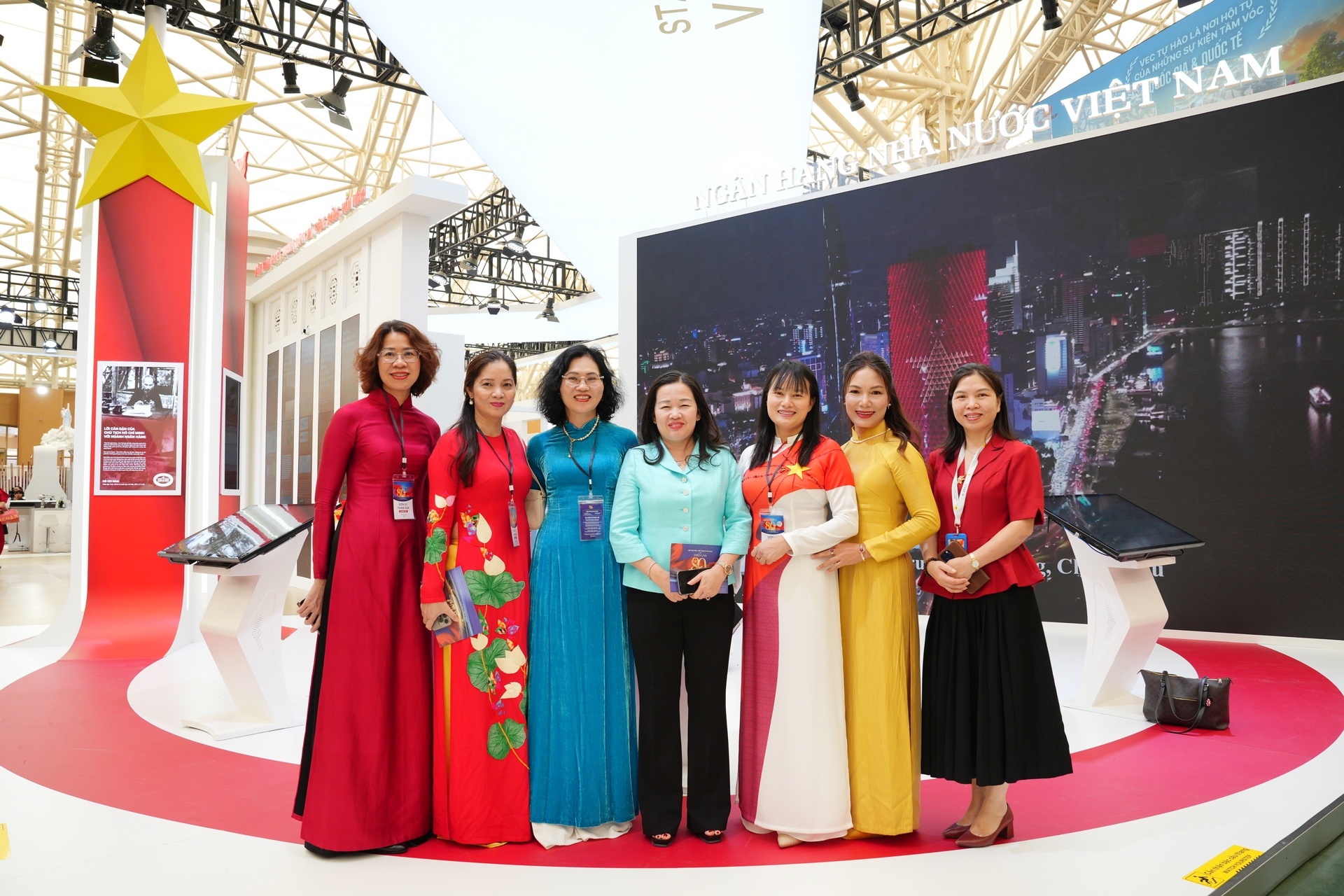 Ấn tượng gian triển lãm ngành Ngân hàng tại Triển lãm thành tựu Đất nước 