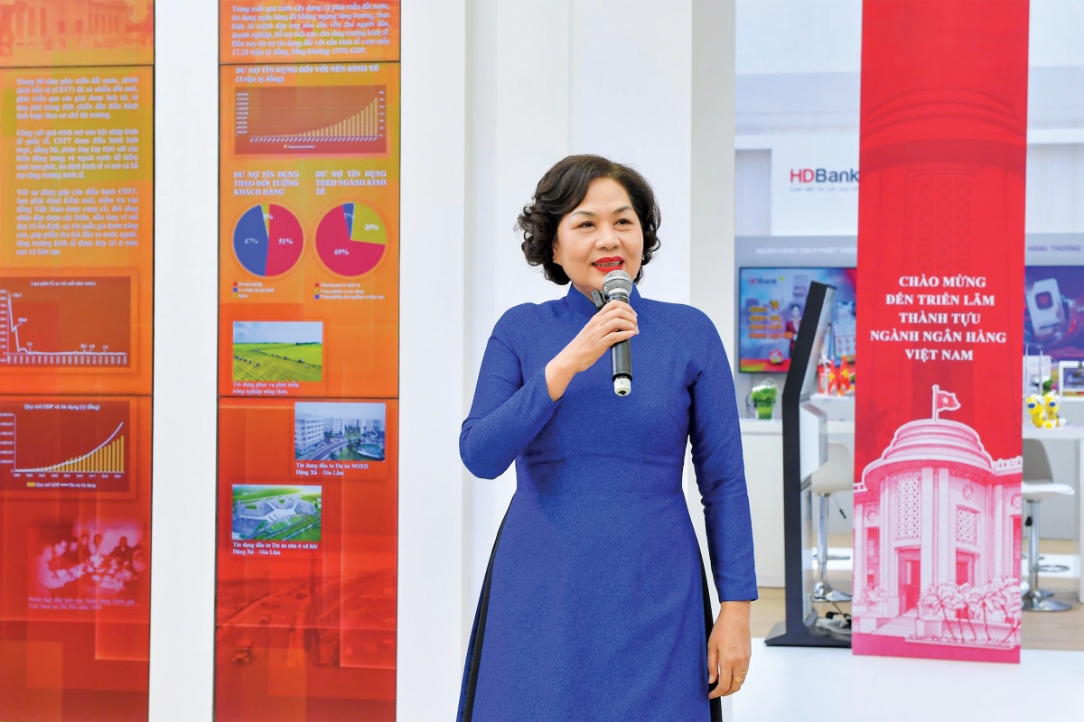Thống đốc Nguyễn Thị Hồng phát biểu khai mạc không gian triển lãm thành tựu ngành Ngân hàng Thống đốc Nguyễn Thị Hồng phát biểu khai mạc không gian triển lãm thành tựu ngành Ngân hàng