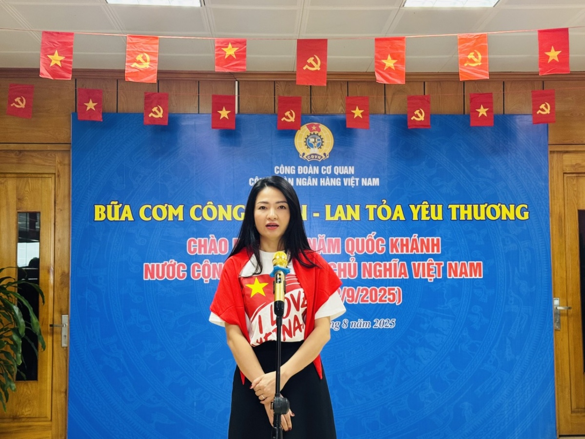 Đ/c Nguyễn Khánh Chi – Phó Chủ tịch Thường trực Công đoàn NHVN phát biểu tại chương trình