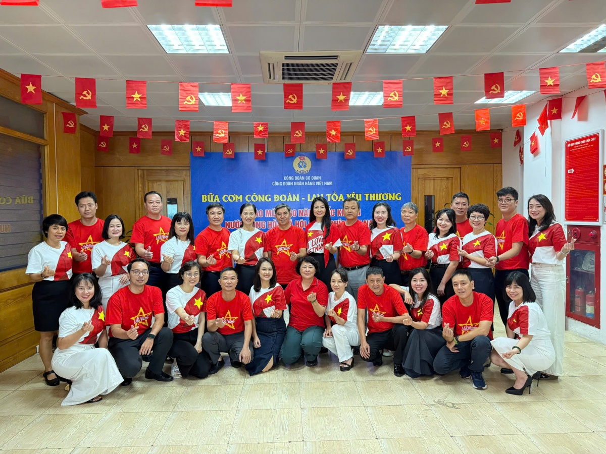 Tập thể Cơ quan Công đoàn NHVN, đoàn kết vững bước