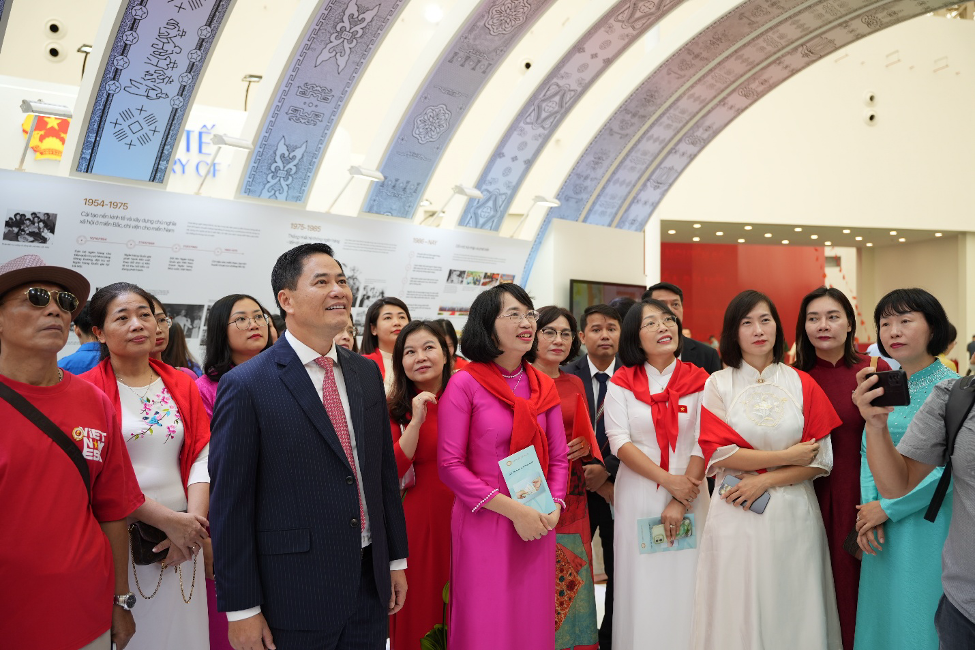 Đoàn Học viện Ngân hàng tham dự Triển lãm 80 năm thành tựu đất nước và hành trình ngành Ngân hàng Việt Nam Đoàn Học viện Ngân hàng tham dự Triển lãm 80 năm thành tựu đất nước và hành trình ngành Ngân hàng Việt Nam