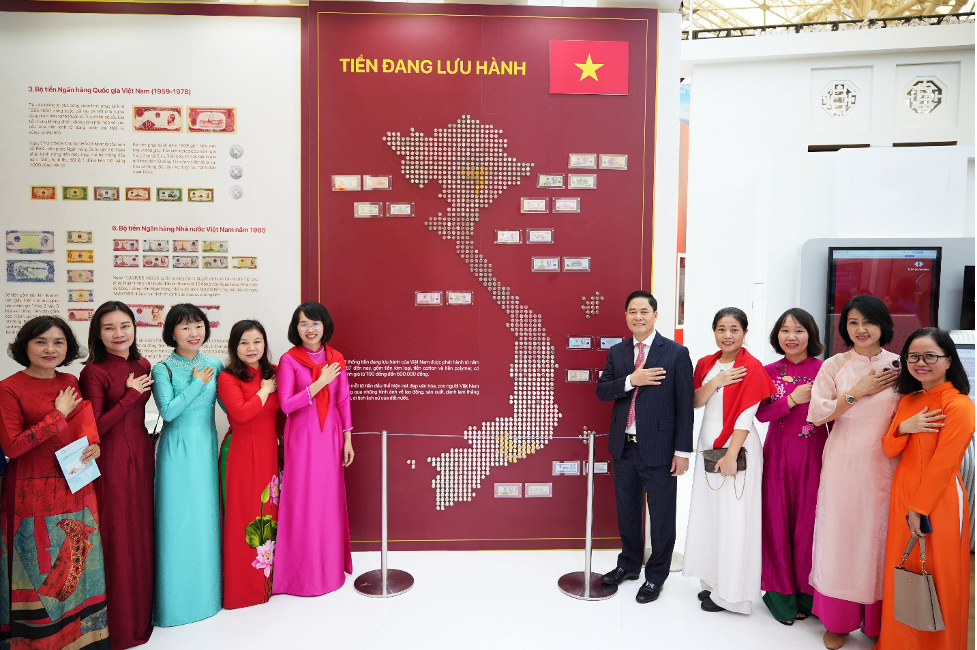 Đoàn Học viện Ngân hàng tham dự Triển lãm 80 năm thành tựu đất nước và hành trình ngành Ngân hàng Việt Nam Đoàn Học viện Ngân hàng tham dự Triển lãm 80 năm thành tựu đất nước và hành trình ngành Ngân hàng Việt Nam