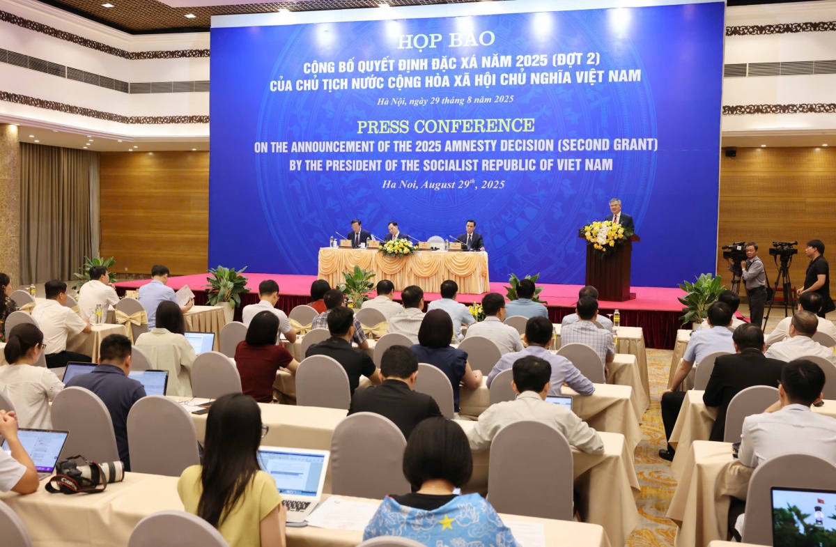 Gần 14.000 phạm nhân được đặc xá Gần 14.000 phạm nhân được đặc xá