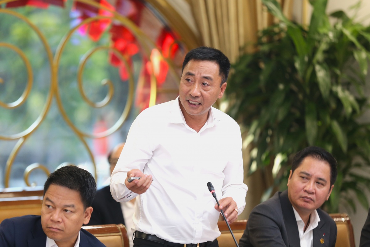 Ông Nguyễn Anh Tuấn, Phó Tổng Giám đốc T&T Group trình bày các nghiên cứu đề xuất đầu tư của T&T Group. Ông Nguyễn Anh Tuấn, Phó Tổng Giám đốc T&T Group trình bày các nghiên cứu đề xuất đầu tư của T&T Group.