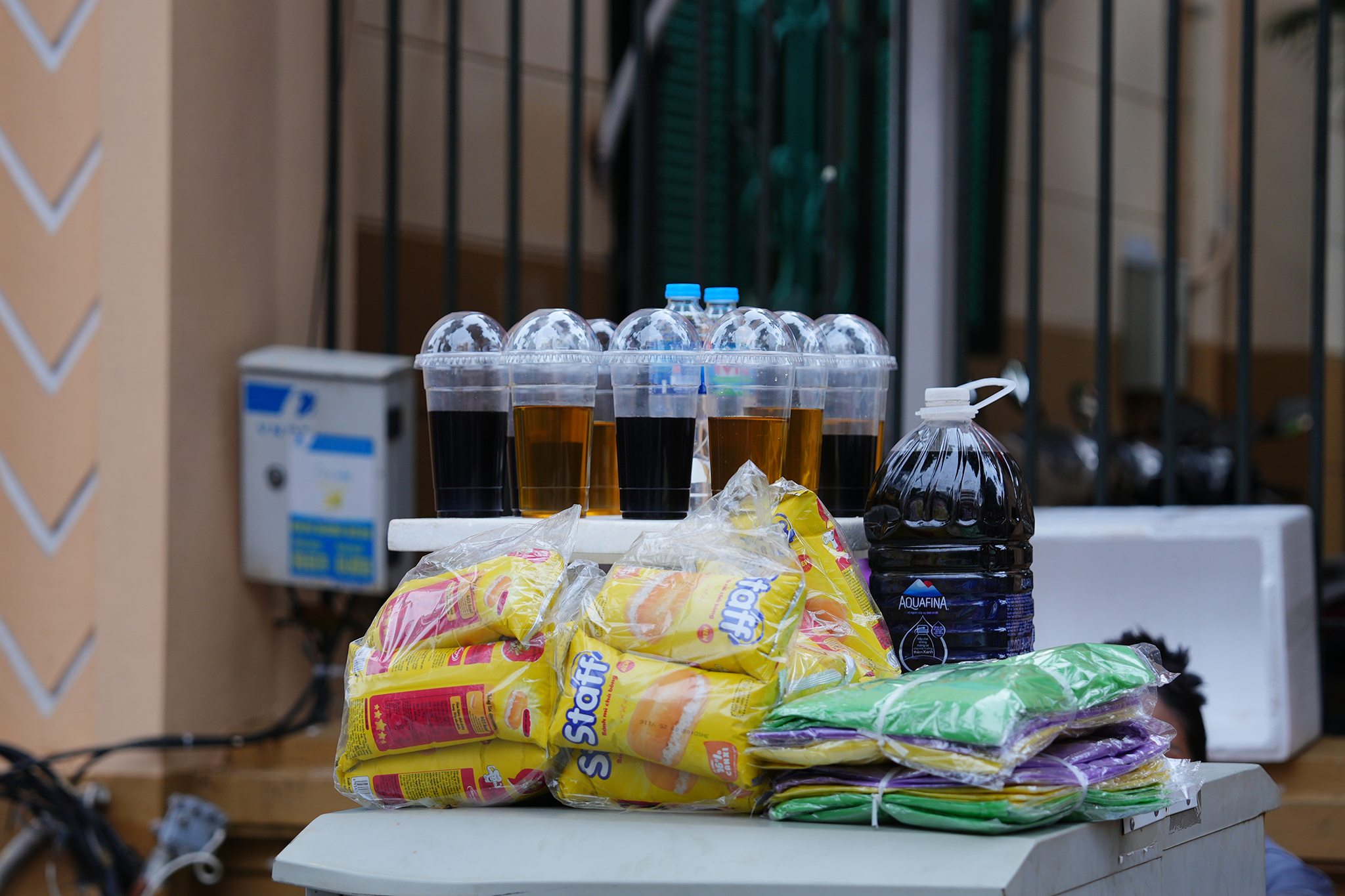 Người dân phủ kín hai bên đường trước giờ tổng duyệt A80