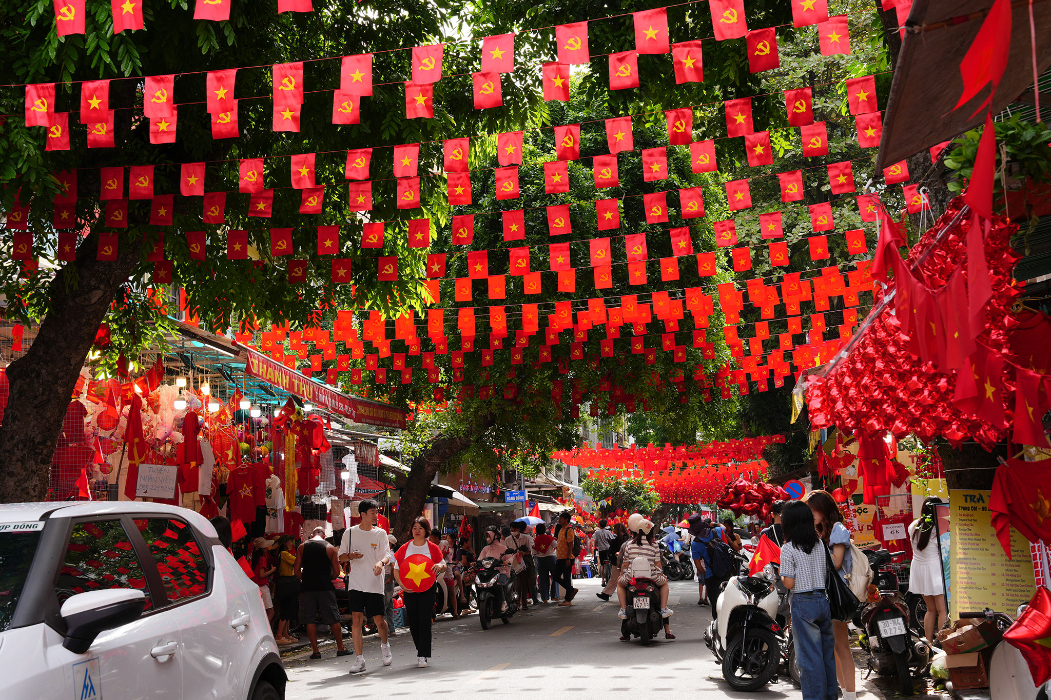 Người dân hân hoan lưu giữ dấu ấn ngày Tết Độc lập