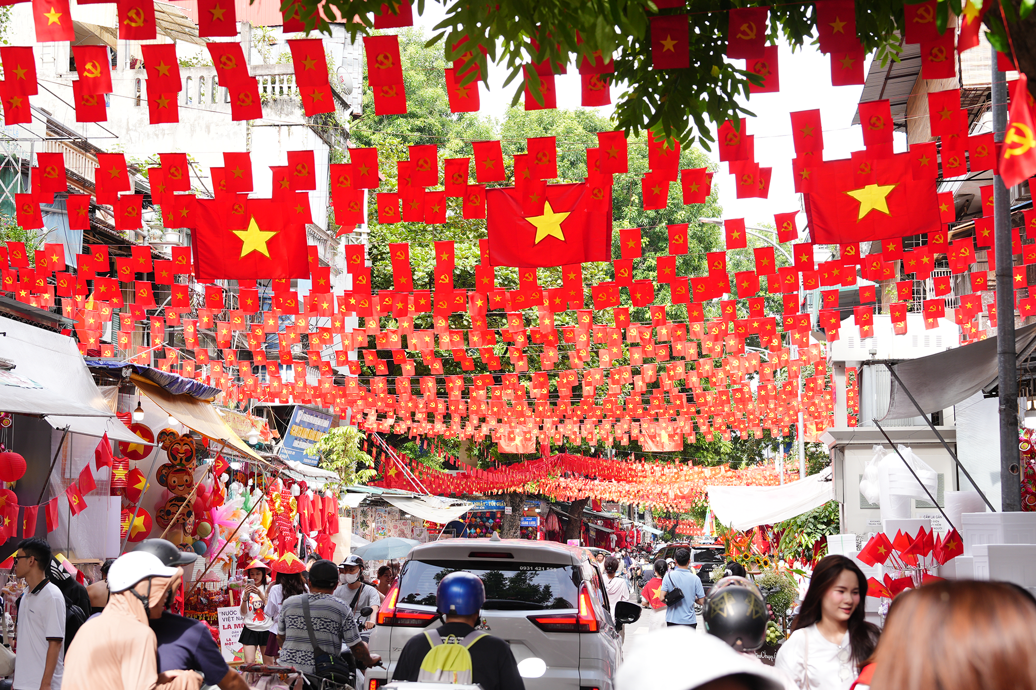 Người dân hân hoan lưu giữ dấu ấn ngày Tết Độc lập