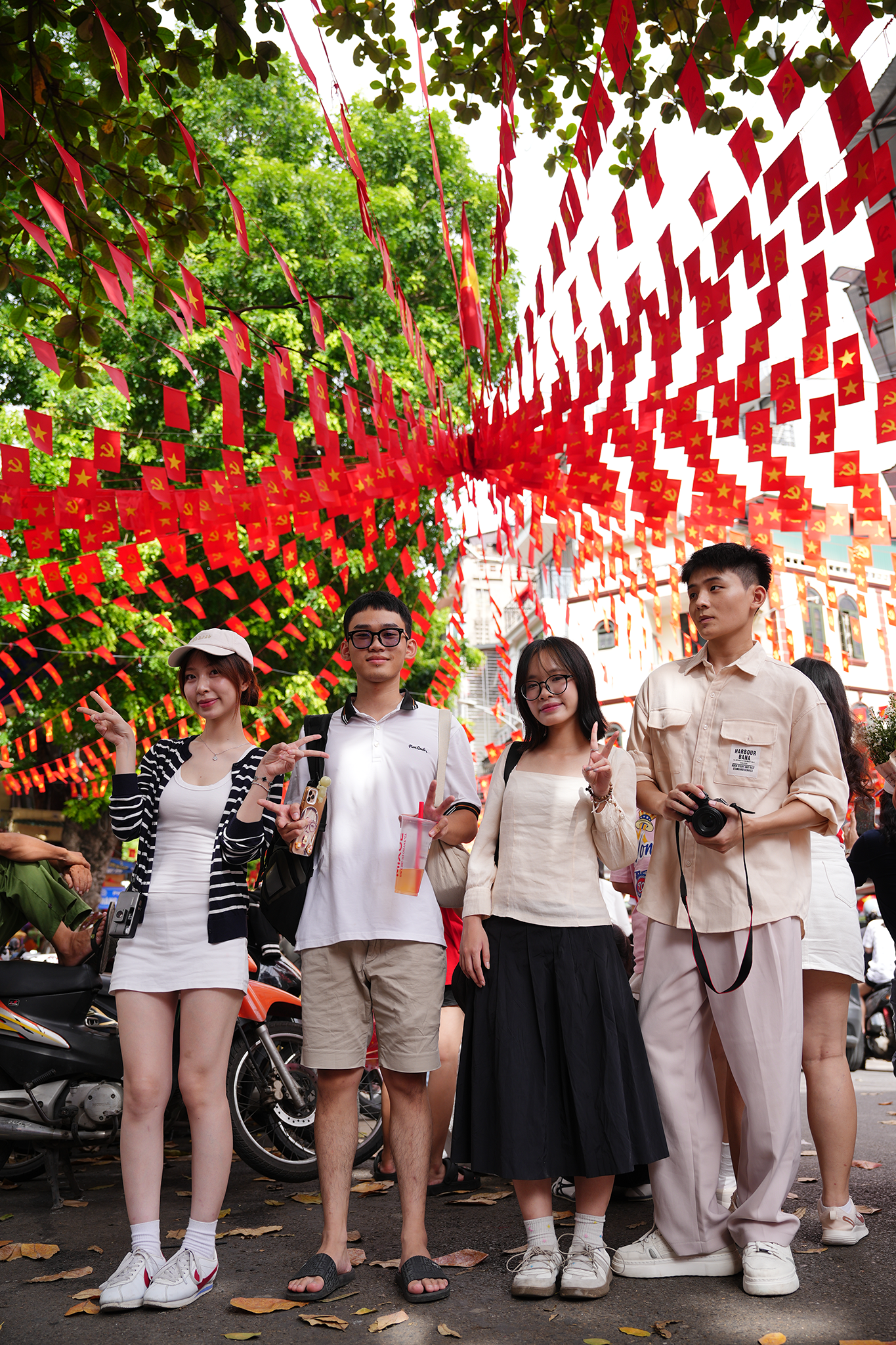 Người dân hân hoan lưu giữ dấu ấn ngày Tết Độc lập